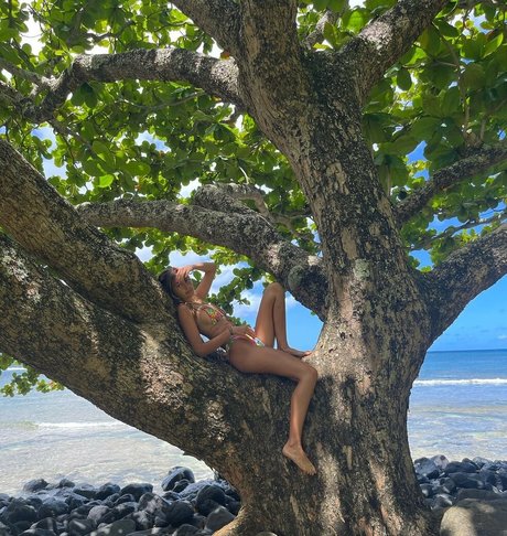 Emiliee Russo ポルノスター セクシー 写真