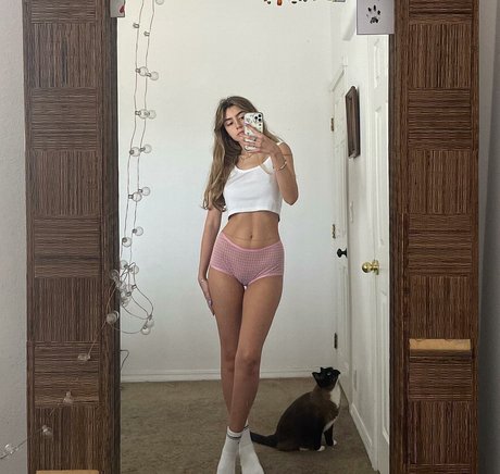 Emiliee Russo セクシーモデル 写真
