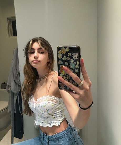 Emiliee Russo 素敵なモデル 写真