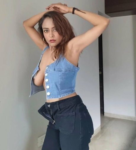 Nehal Vadoliya ポルノ女優 写真