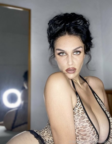 Castiza Vixens xxxスター 写真