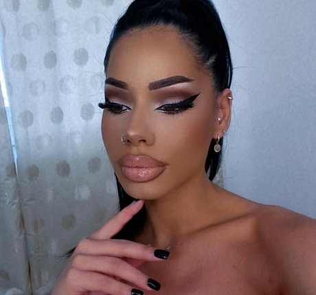 Patrisia Grebelnaia 美しい女優 写真