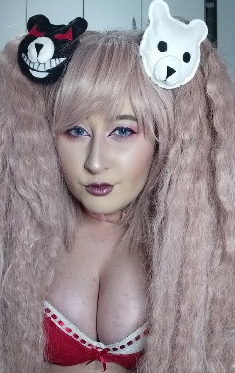 SassNessie ポルノスター 写真