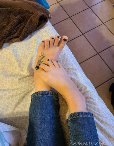 laurajaneuncensored ホット女優 写真