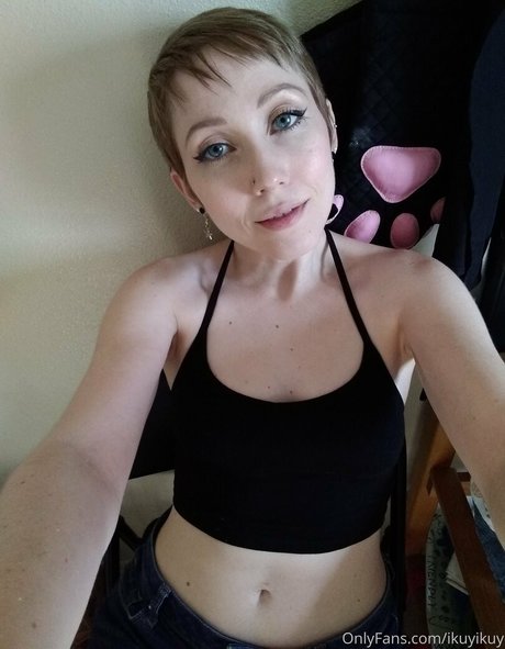 ikuyikuy アダルトスター ギャラリー