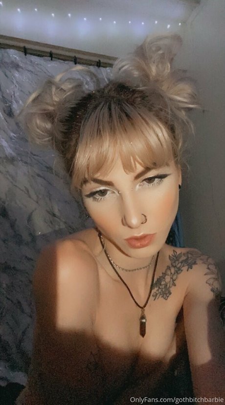 gothbitchbarbie ホットモデル 写真