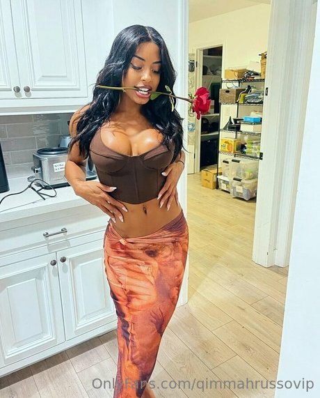 Qimmah Russo modèle porno des photos