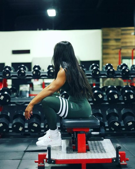 Qimmah Russo star du porno gratuit des photos