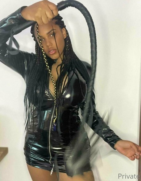 Miss bonnie actrice sexy des photos