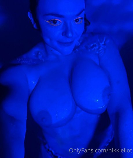 Nikki Eliot modèle parfait galerie