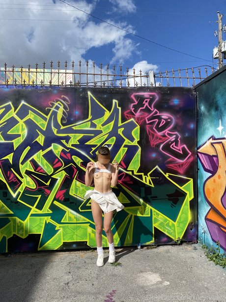 gros seins publics onlyfans adulte photo