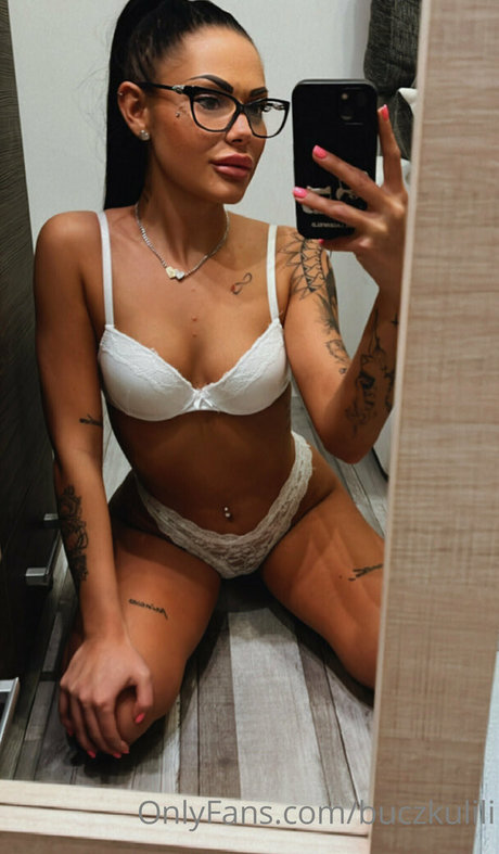 actrice onlyfans sexy érotique des photos