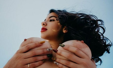 CAMILA VALENCIA modèles nus des photos