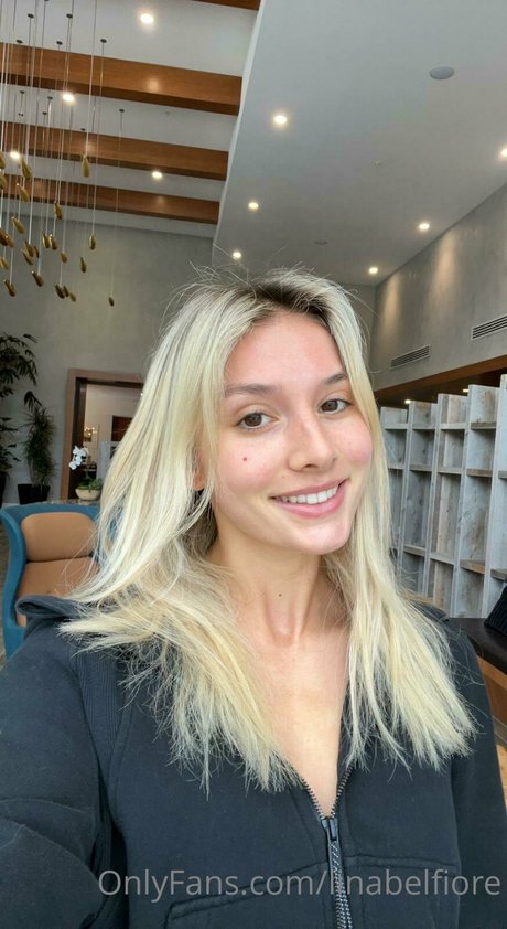 Lina Belfiore modèle magnifique des photos