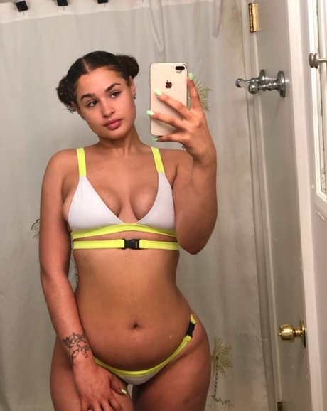 Janae Girard star du sexe galeries