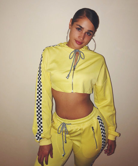 Janae Girard star du porno érotique galerie