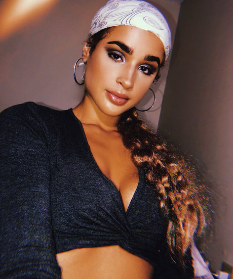 Janae Girard modèle joli collection