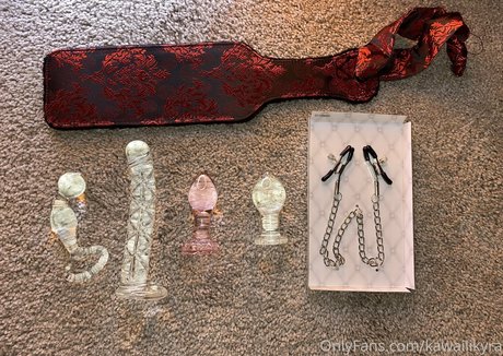 kitten kyra modèle adulte des photos