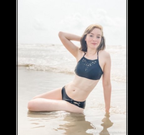 Glitchbolt actrice érotique images