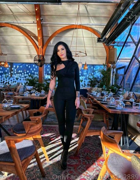 Alisha lee modèle érotique img