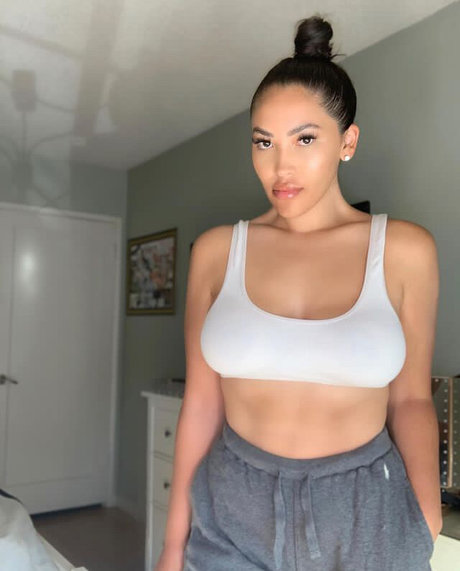 Kaitlyn OConor modèle collection