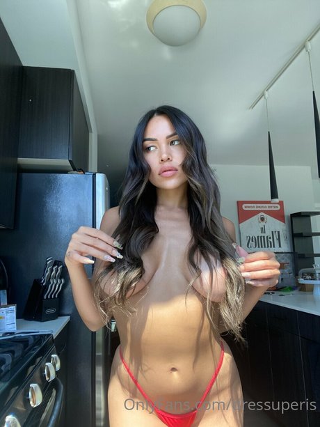 Dress Up ERIS actrice chaude images