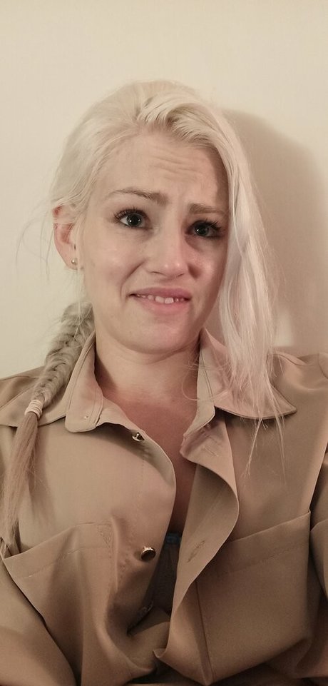 Whitedeva Maddy star du porno sympa des photos