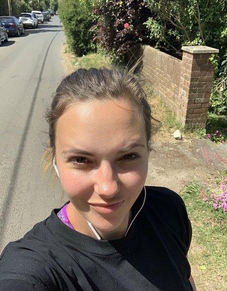 Sophia Knight belle actrice galeries