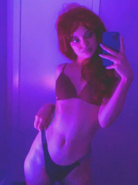 Laura Eclipse modèle magnifique img