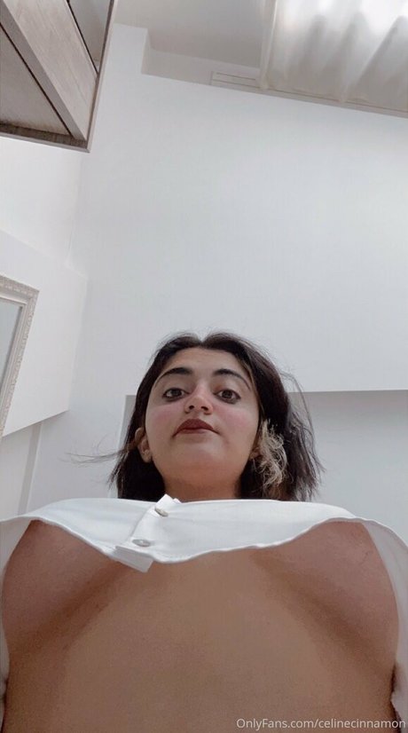 The Celine Cinnamon star du porno chaud photos