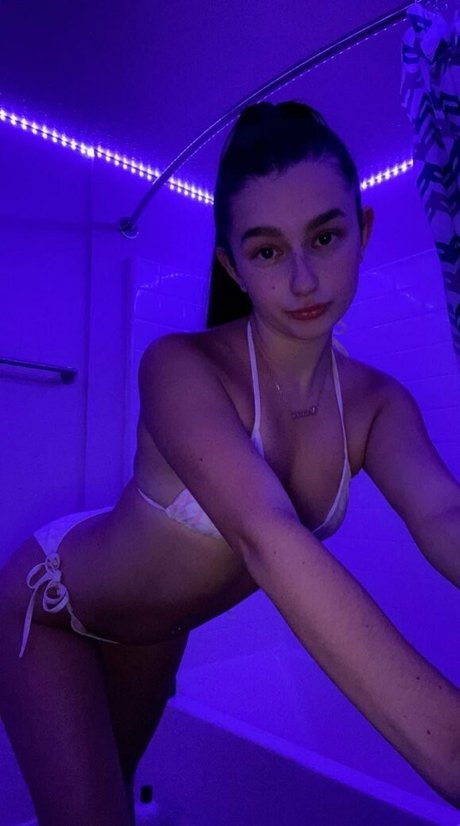 blonde aux gros seins onlyfans jolie adulte des photos