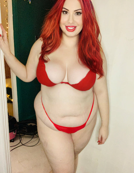 Lucy Jones modèle magnifique archive