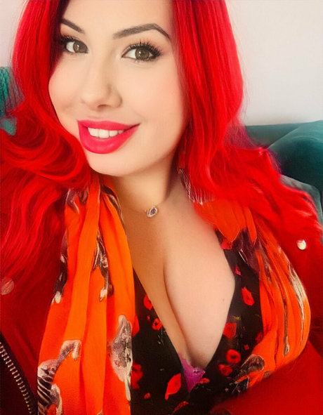 filles célèbres onlyfans chaud image