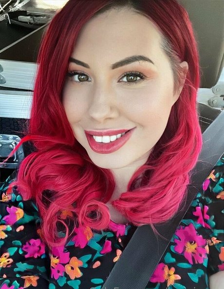 Lucy Jones modèle gratuit collection