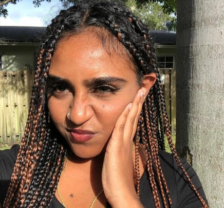 Nita Amari actrice chaude collection