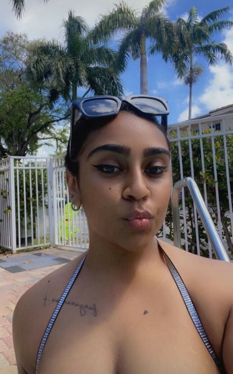 Nita Amari nus de stars du porno photo