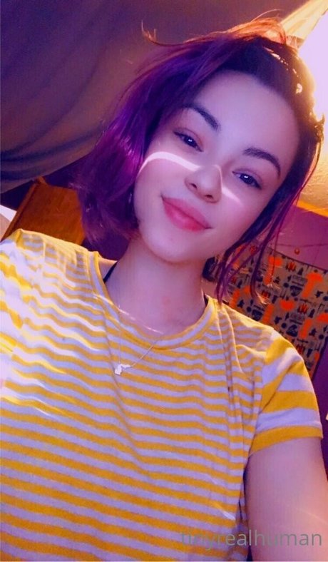 tinyrealhuman modèle hd des photos