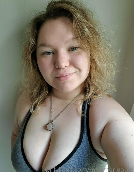 MissMeriGould modèle exclusif galeries