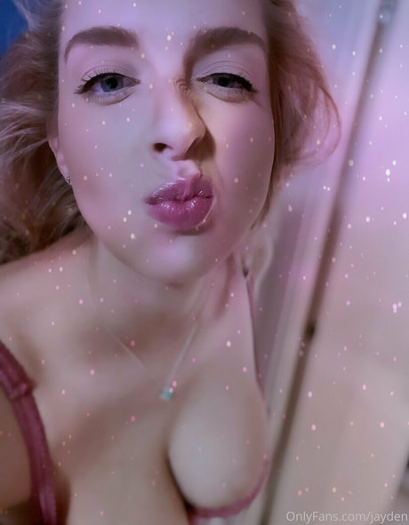 chaton courbé onlyfans sympa parfait des photos