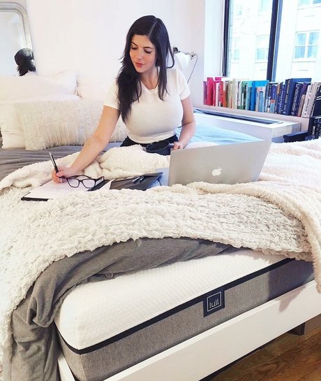 Emily H Barry xxx étoile images