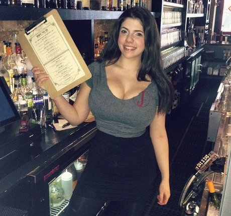 Emily H Barry nus de stars du porno img