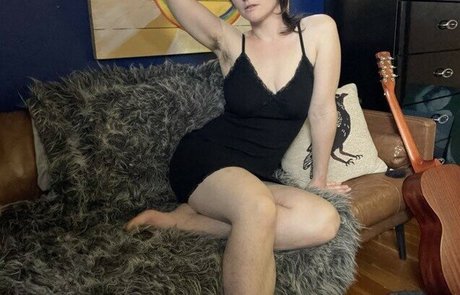 StregaHannah jolie actrice archive