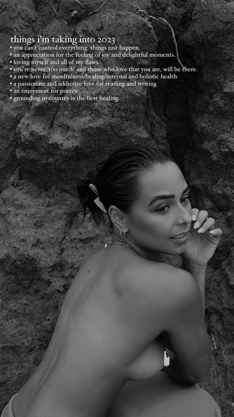 visage blond uniquementfans sexy photos