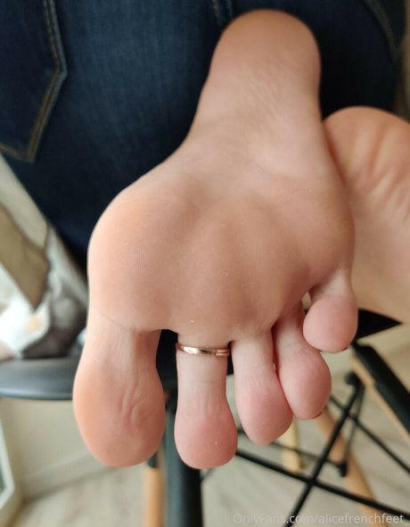 alicefrenchfeet star pornographique img