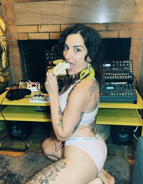 actrice onlyfans parfait image