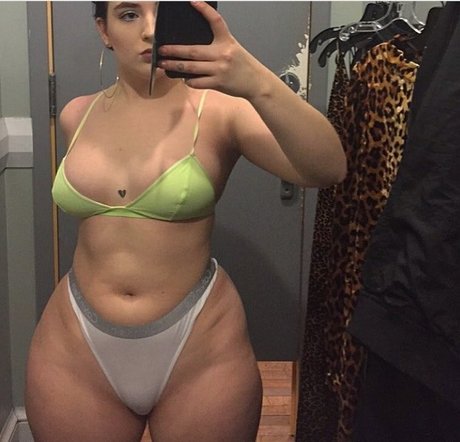 sadgalbri actrice nue galeries