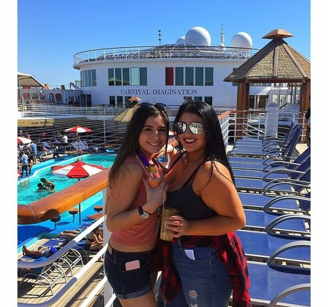 Charlotte Godoy sexe de star du porno img