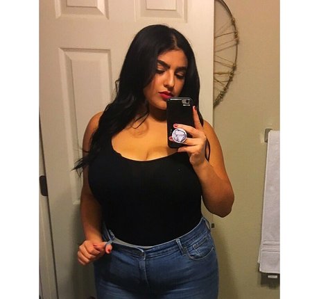 Charlotte Godoy jolie star du porno photo