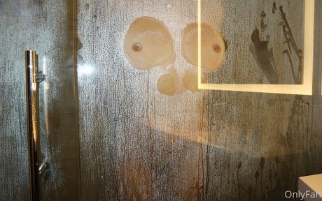 arianamarie star érotique photo