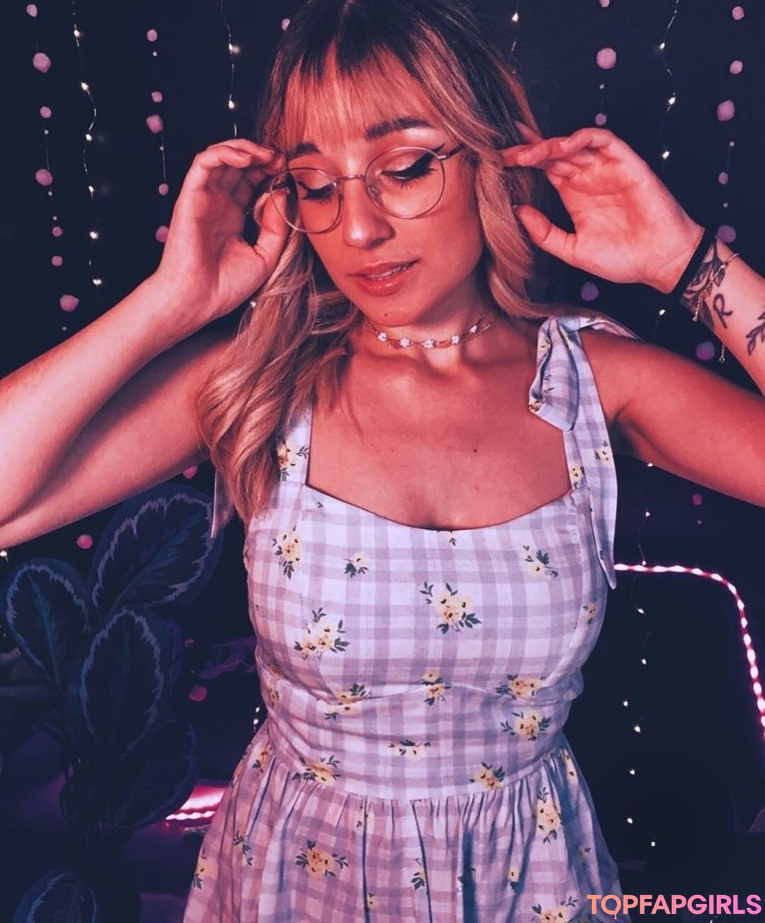 Maya ASMR modèle hd image